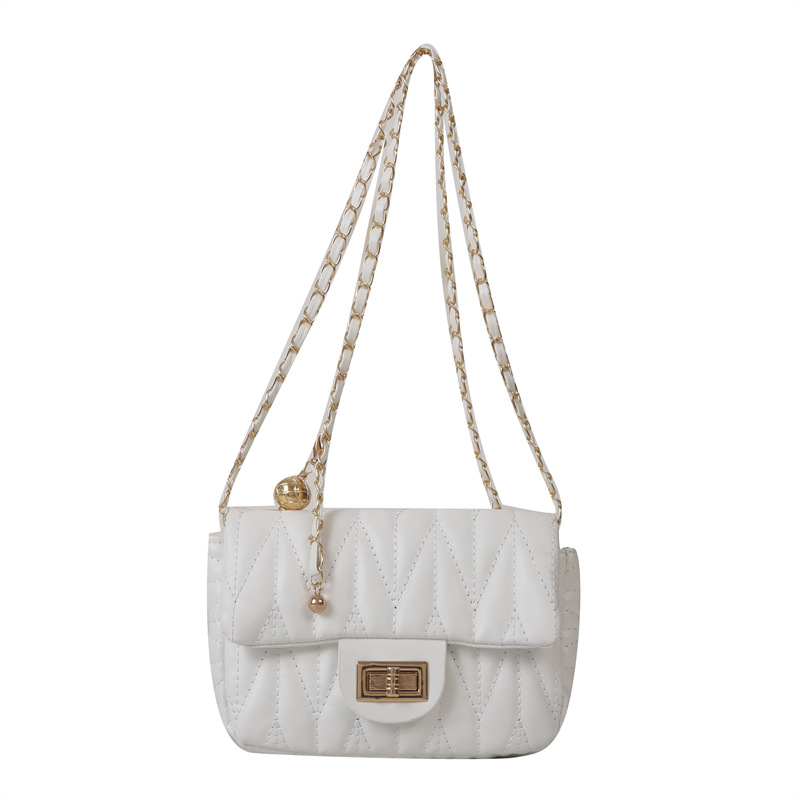 Chain Crossbody Quilted - حقيبة كتف نسائية مبطنة من الجلد
