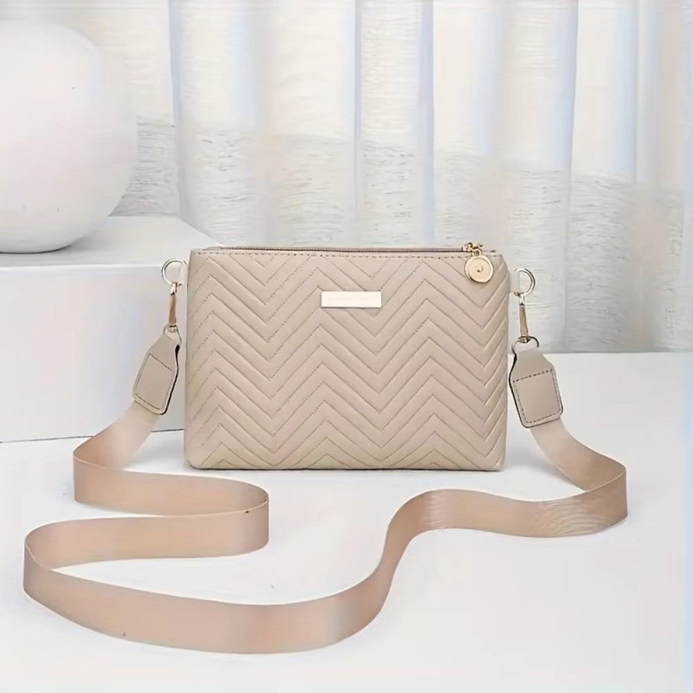 Chain Crossbody Quilted - حقيبة كروس بودي مبطنة بسلسلة بتصميم