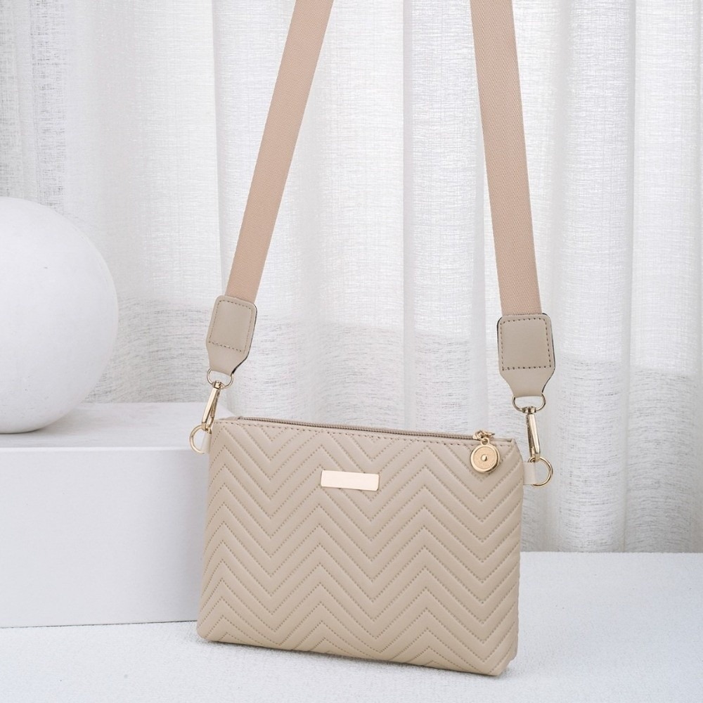 Chain Crossbody Quilted - حقيبة كروس بودي مبطنة بسلسلة بتصميم