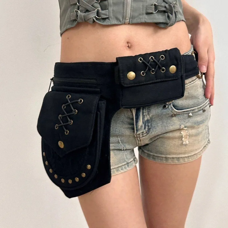 Belt Bag Leather Wide - حقيبة خصر عريضة مزينة بالمسامير بتصميم