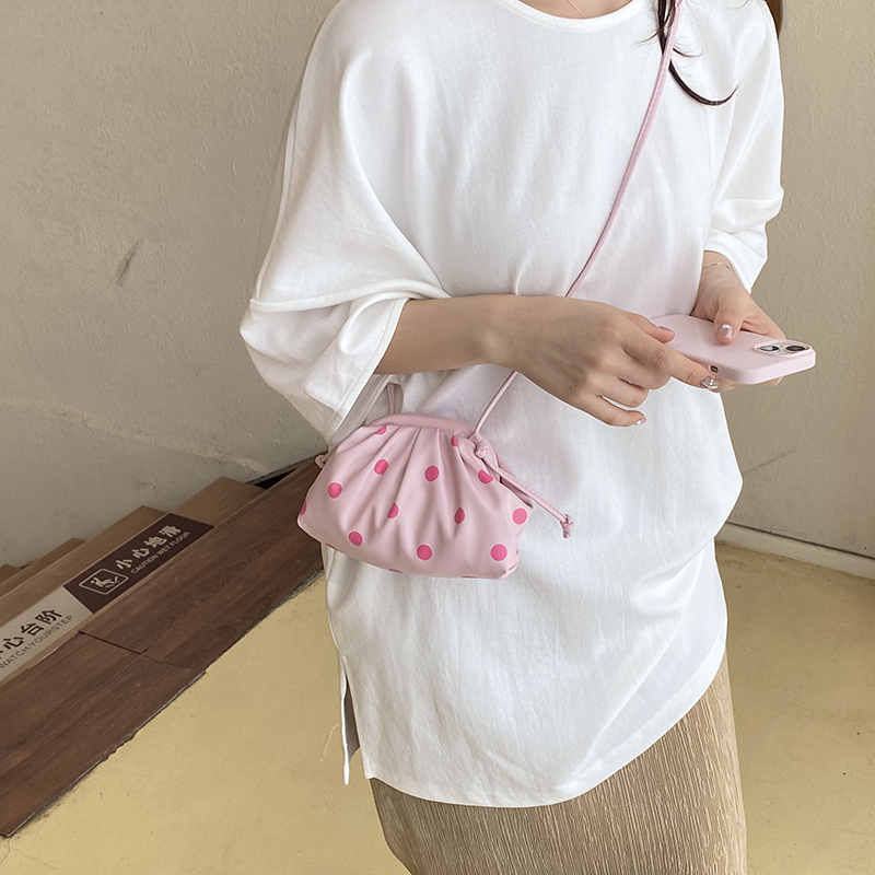 حقائب يد فاخرة صغيرة الحجم من  - مراجعة Luxury Bags Quality وسعره