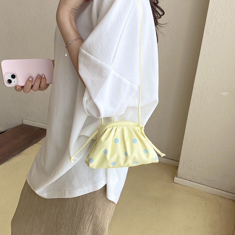 حقائب يد فاخرة صغيرة الحجم من  - مراجعة Luxury Bags Quality وسعره