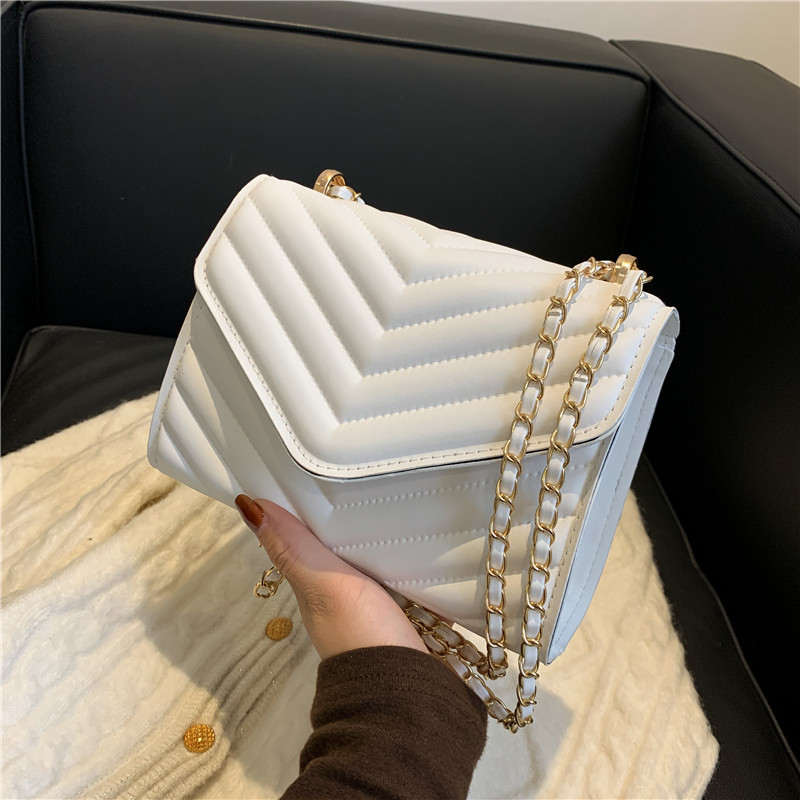 حقيبة كتف نسائية بيضاء وسوداء  - مراجعة Chain Crossbody Quilted وسعره