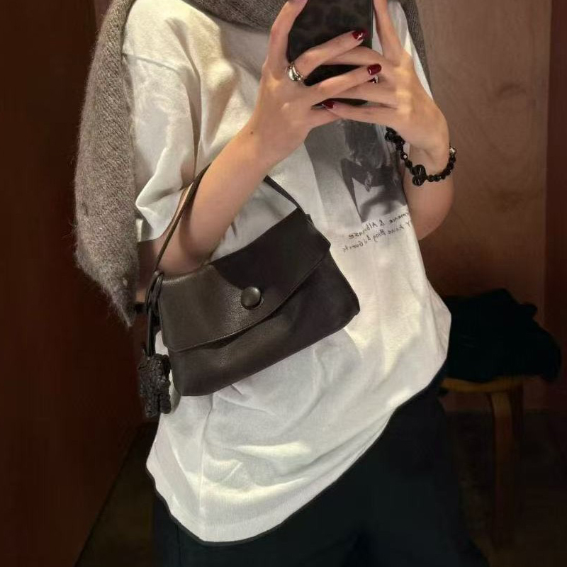 حقائب يد صغيرة من الجلد الطبيع - مراجعة Luxury Bags Designer وسعره