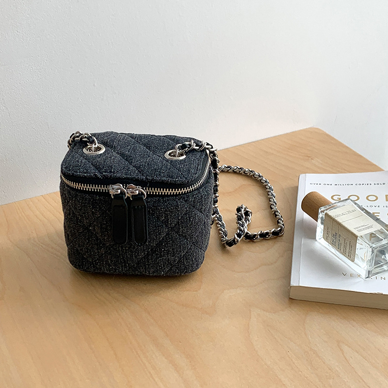 محفظة كروس صغيرة مبطنة للنساء  - مراجعة Chain Crossbody Quilted وسعره