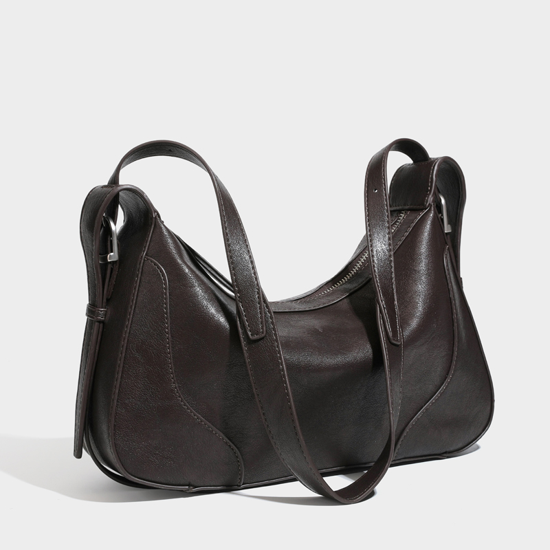 حقائب تحت الإبط صغيرة على طراز - مراجعة Luxury Bags England وسعره