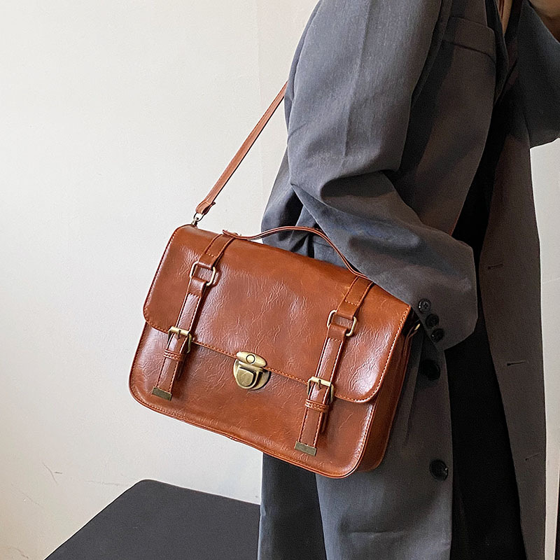حقيبة يد يابانية حقيبة مدرسية  - مراجعة Luxury Bags England وسعره